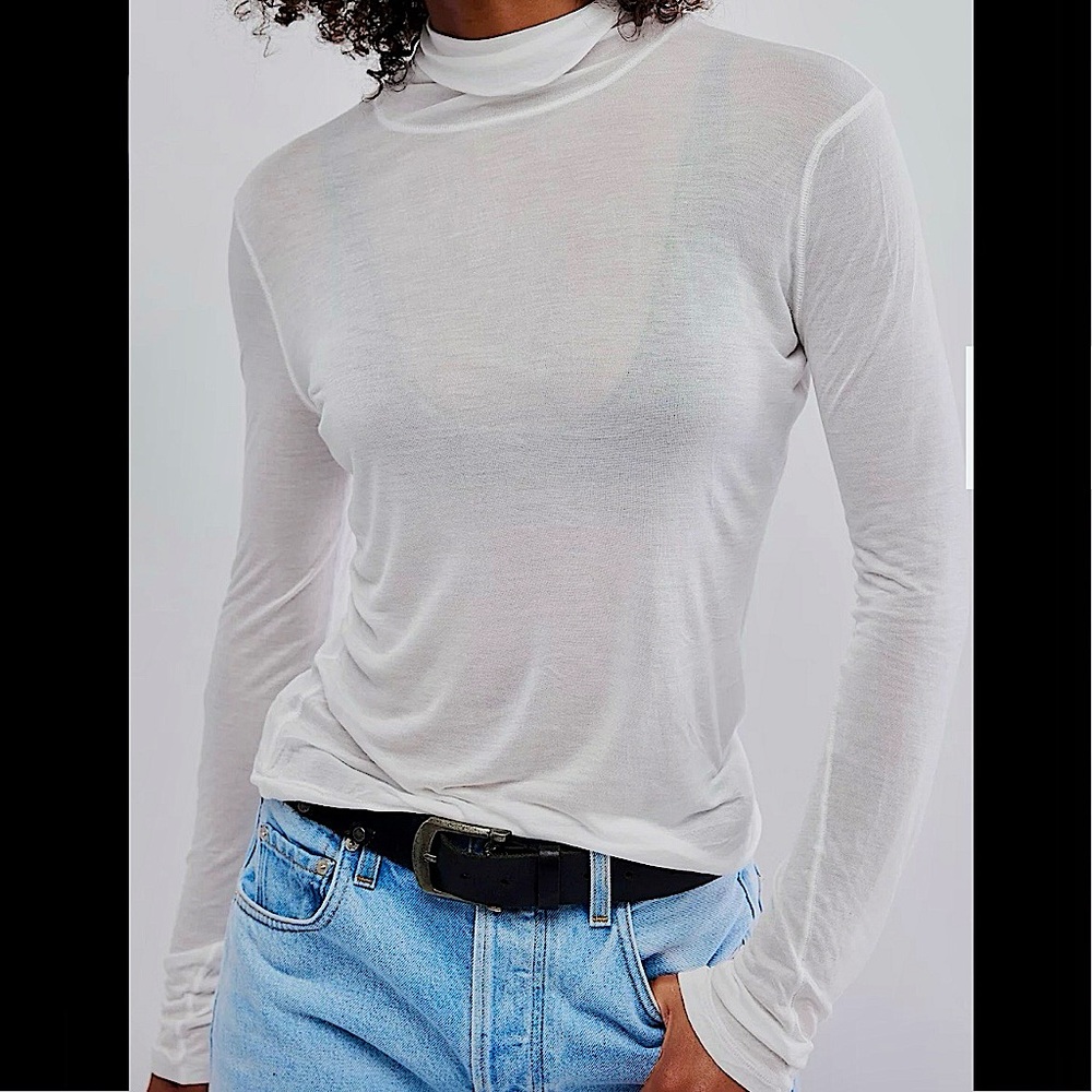 Everlane Lightweight Cotton Long Sleeve Turtleneck Top